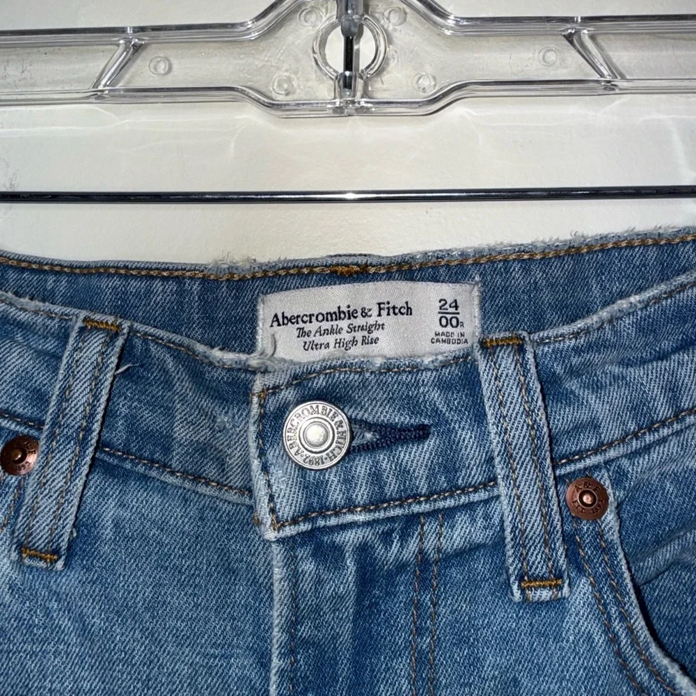 Abercrombie & Fitch The Ankle Straight Ultra High Rise Jean - Picture 6 of 8